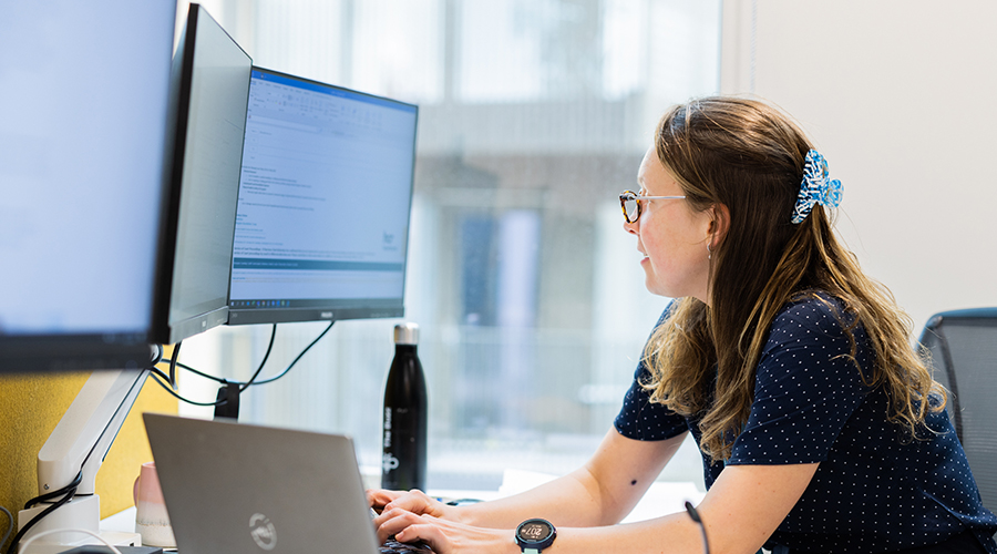 A female dispute resolution lawyer on a computer