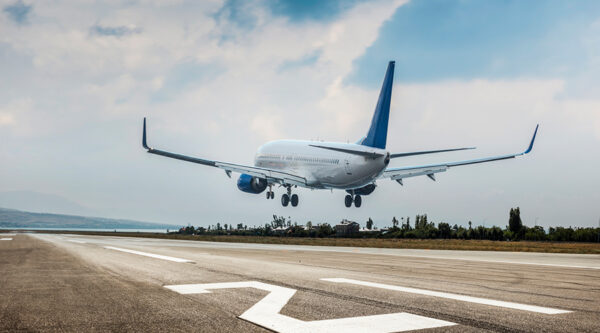 An international jetliner landing